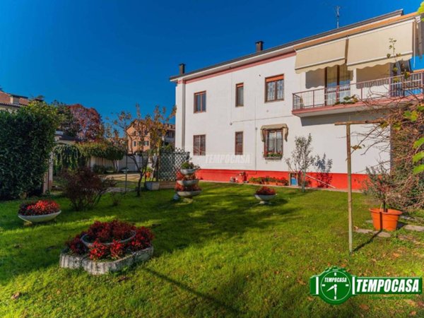 casa indipendente in vendita a Vedano al Lambro