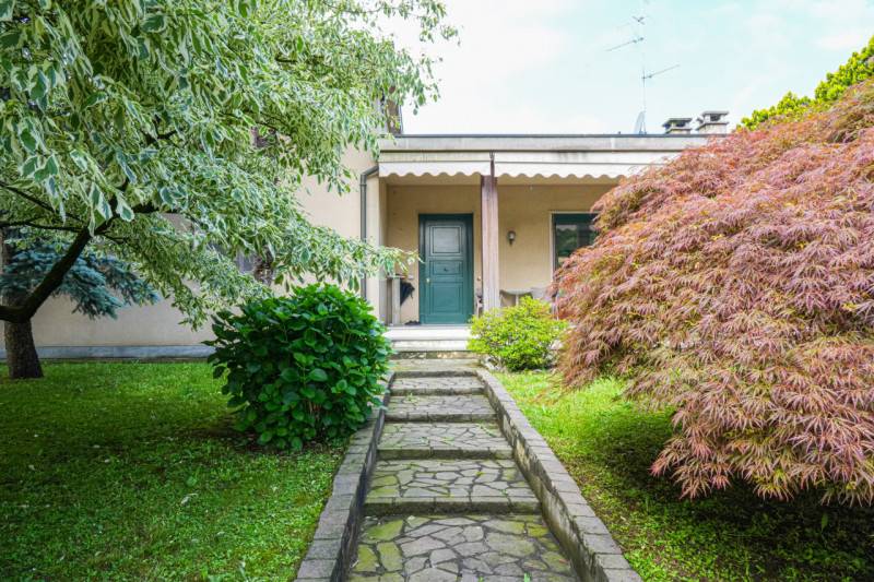casa indipendente in vendita a Vedano al Lambro