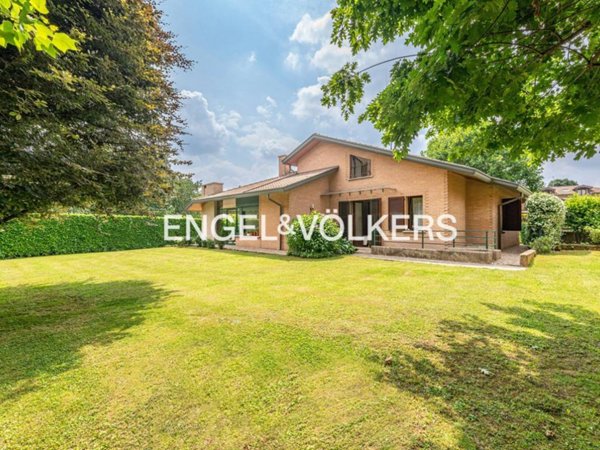 casa indipendente in vendita a Vedano al Lambro