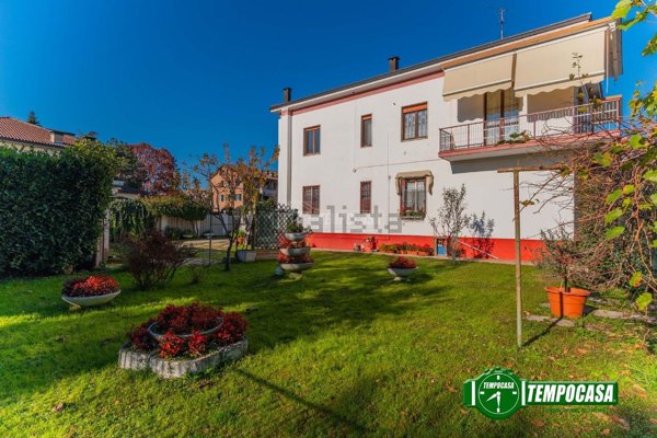 casa indipendente in vendita a Vedano al Lambro