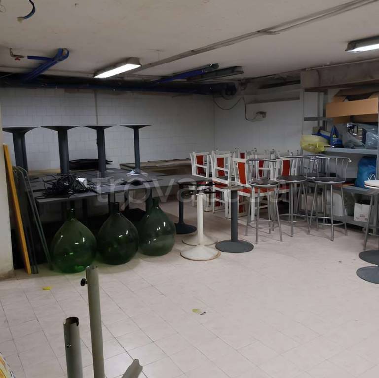 negozio in vendita a Vedano al Lambro