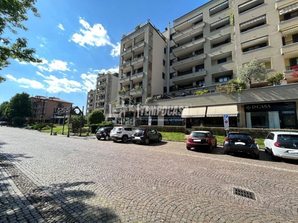 locale commerciale in vendita a Vedano al Lambro