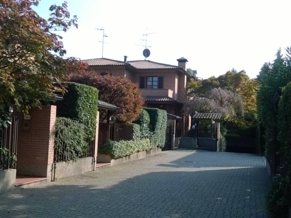 casa indipendente in vendita a Vedano al Lambro
