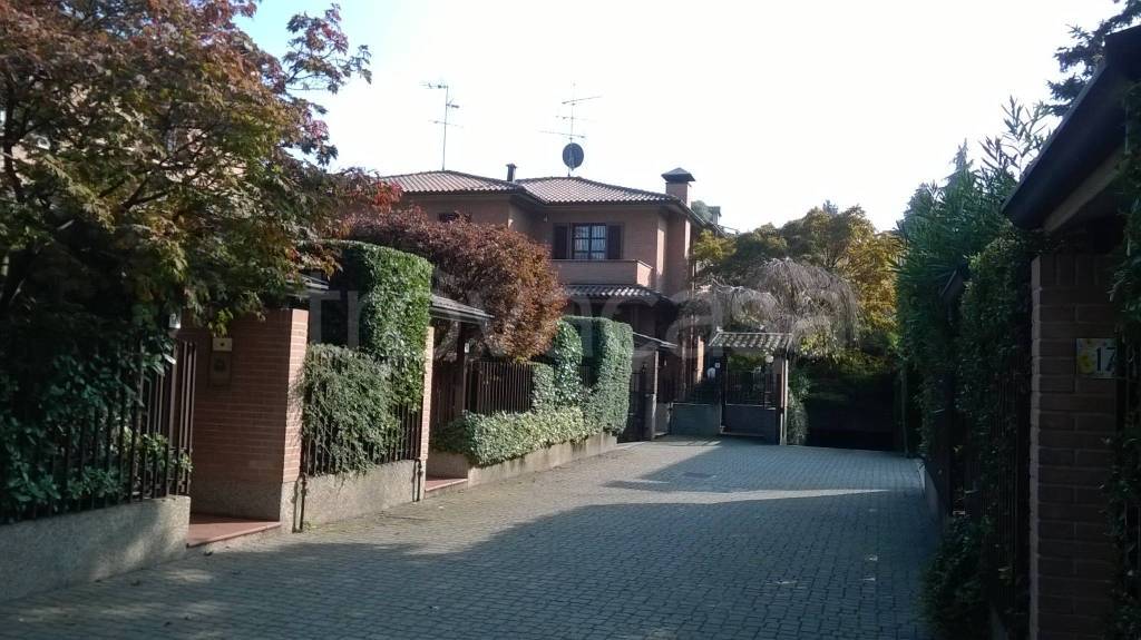 casa indipendente in vendita a Vedano al Lambro