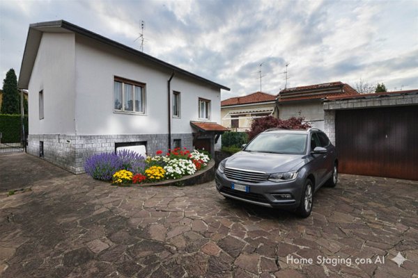 casa indipendente in vendita a Vedano al Lambro
