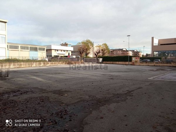 capannone in vendita a Vedano al Lambro