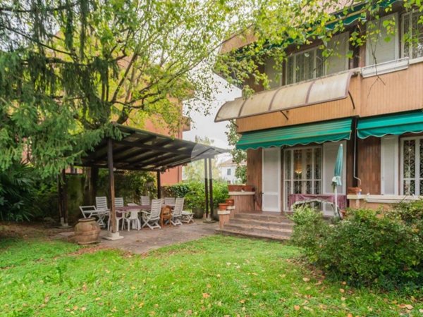 casa indipendente in vendita a Vedano al Lambro