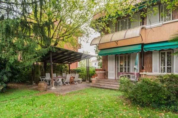 casa indipendente in vendita a Vedano al Lambro