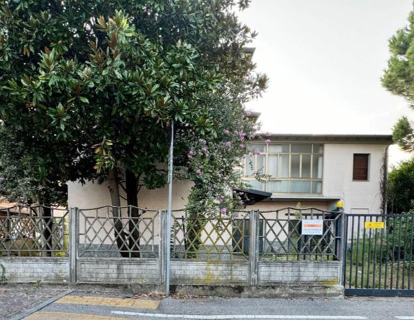 casa indipendente in vendita a Vedano al Lambro