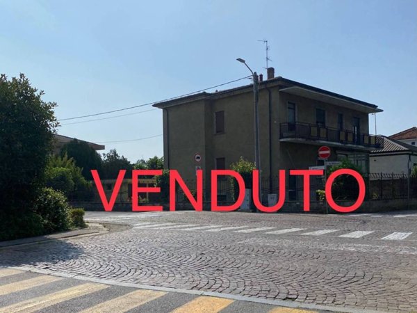 casa indipendente in vendita a Vedano al Lambro