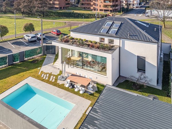 casa indipendente in vendita a Vedano al Lambro