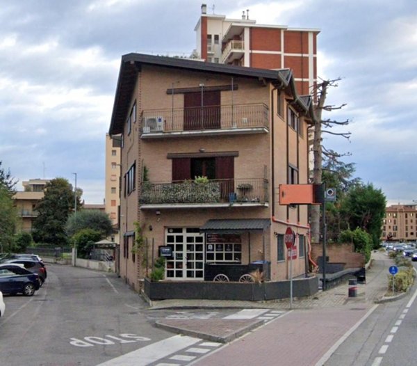 locale commerciale in vendita a Vedano al Lambro