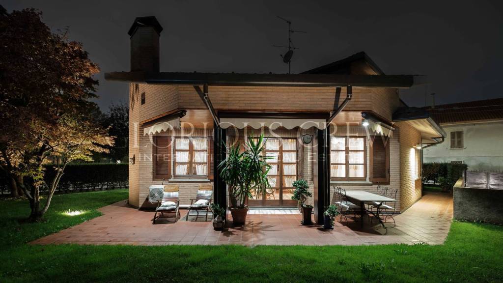 casa indipendente in vendita a Vedano al Lambro