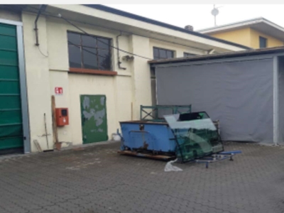 locale commerciale in vendita a Vedano al Lambro