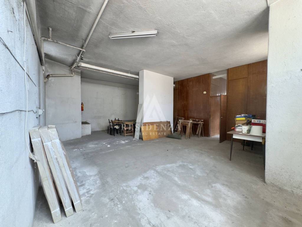 locale commerciale in vendita a Vedano al Lambro