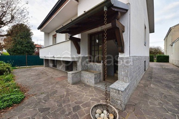 casa indipendente in vendita a Vedano al Lambro