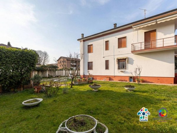 casa indipendente in vendita a Vedano al Lambro