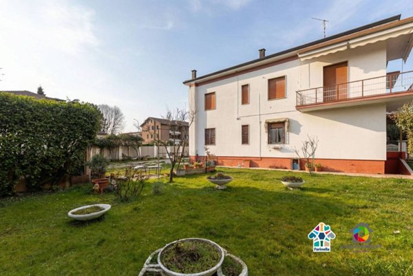 casa indipendente in vendita a Vedano al Lambro