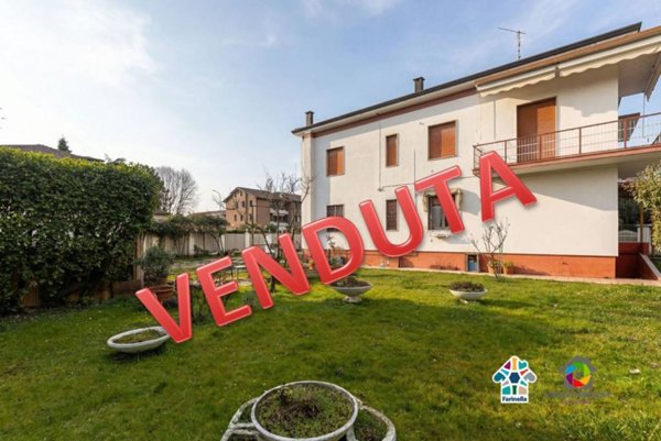 casa indipendente in vendita a Vedano al Lambro