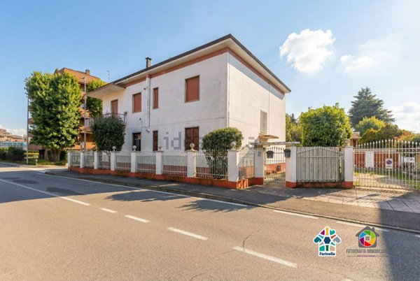 casa indipendente in vendita a Vedano al Lambro