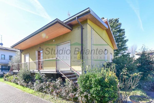 casa indipendente in vendita a Vedano al Lambro