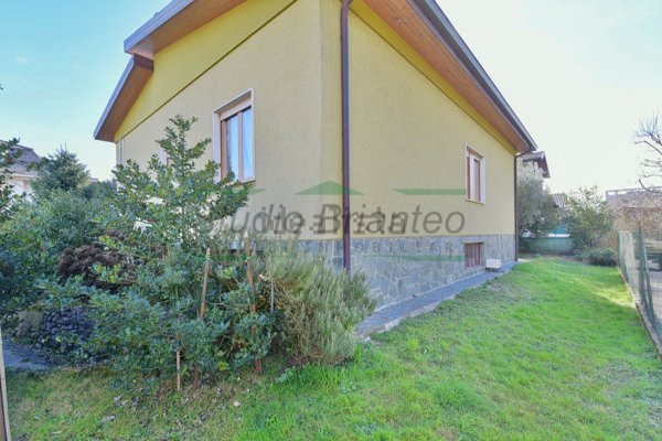 casa indipendente in vendita a Vedano al Lambro