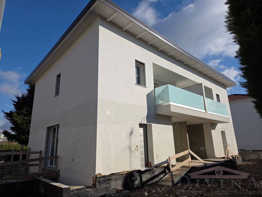 casa indipendente in vendita a Vedano al Lambro