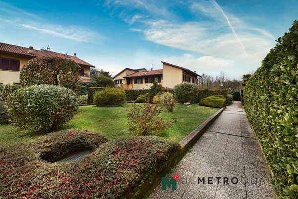 casa indipendente in vendita a Vedano al Lambro