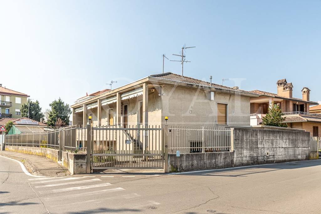 casa indipendente in vendita a Vedano al Lambro