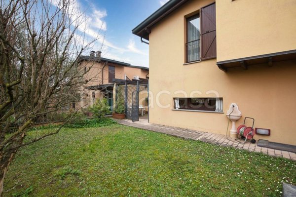 casa indipendente in vendita a Vedano al Lambro