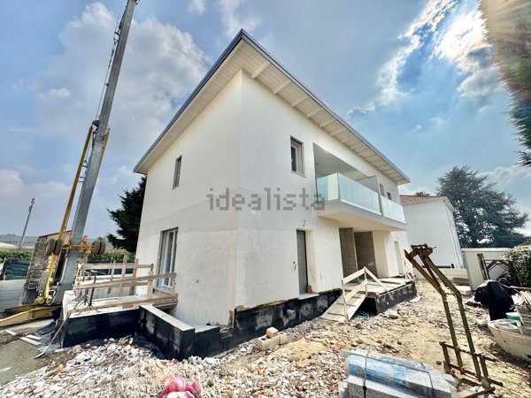 casa indipendente in vendita a Vedano al Lambro