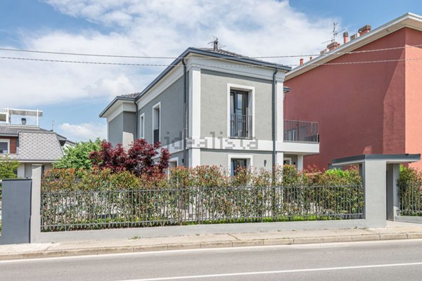 casa indipendente in vendita a Vedano al Lambro