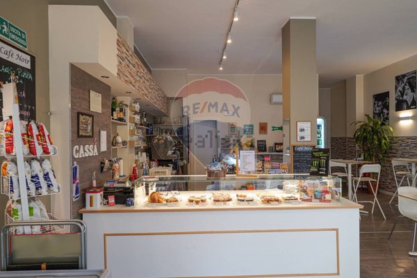 locale commerciale in vendita a Vedano al Lambro