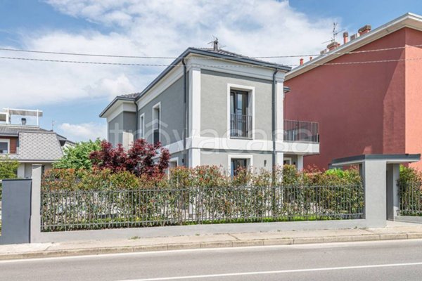 casa indipendente in vendita a Vedano al Lambro