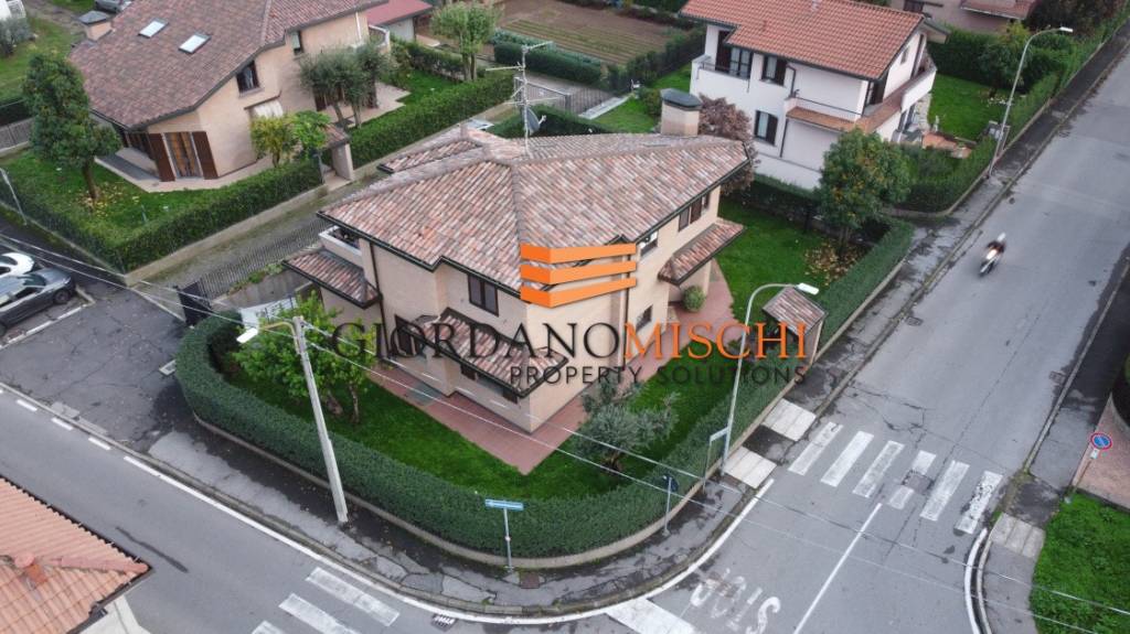 casa indipendente in vendita a Vedano al Lambro