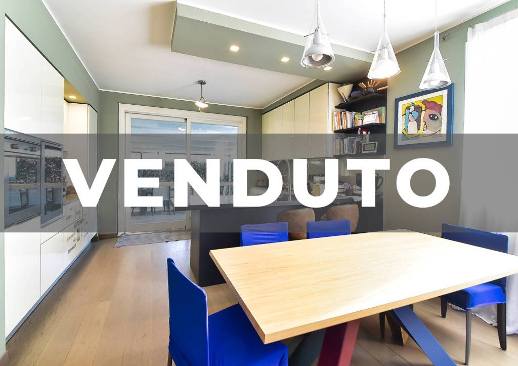 casa indipendente in vendita a Vedano al Lambro