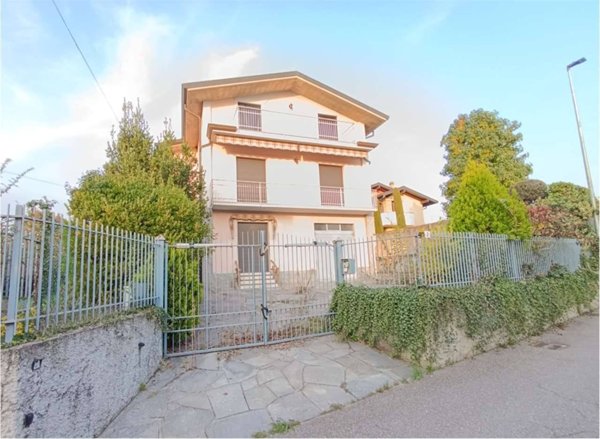 casa indipendente in vendita a Veduggio con Colzano