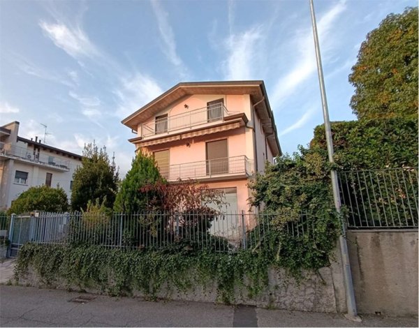 casa indipendente in vendita a Veduggio con Colzano