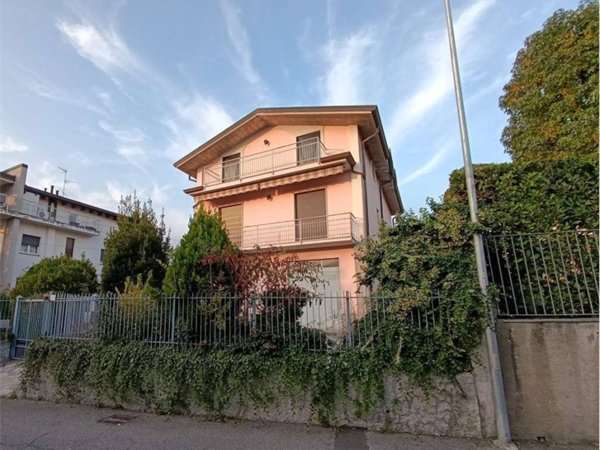 casa indipendente in vendita a Veduggio con Colzano