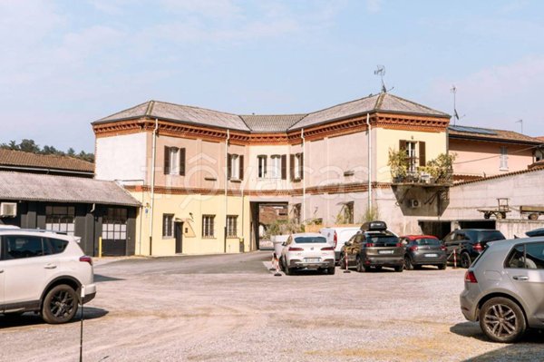 capannone in vendita a Verano Brianza