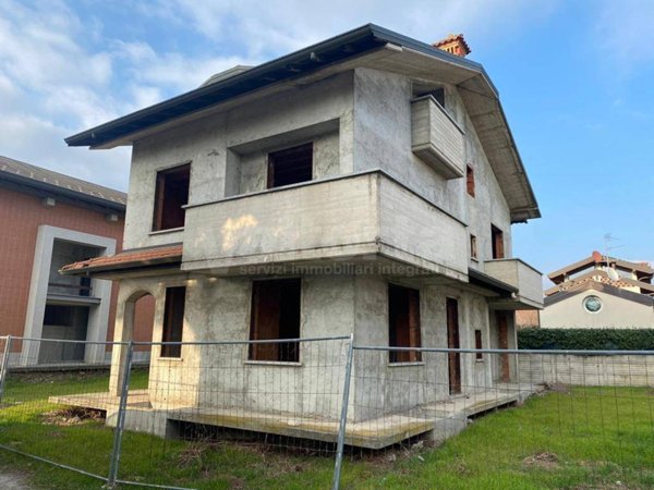 casa indipendente in vendita a Verano Brianza