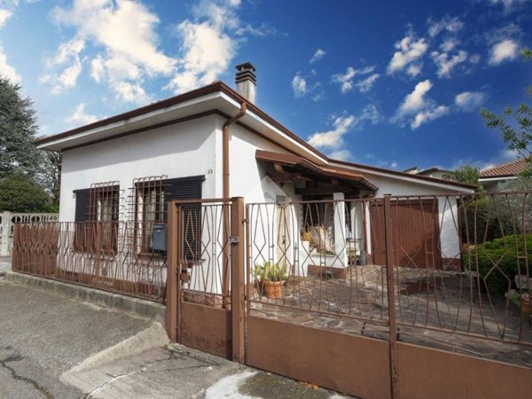 casa indipendente in vendita a Verano Brianza