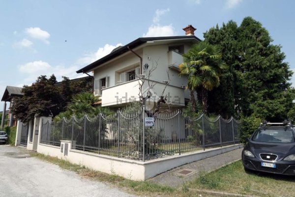 casa indipendente in vendita a Verano Brianza