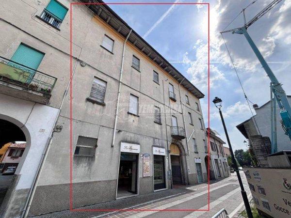 locale commerciale in vendita a Verano Brianza
