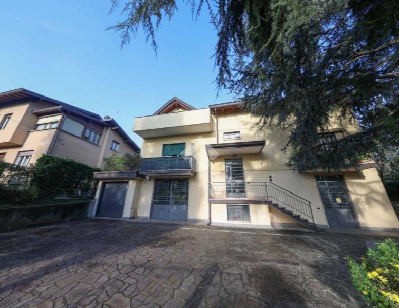 casa indipendente in vendita a Verano Brianza
