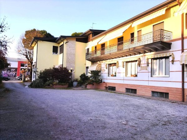 intera palazzina in vendita a Verano Brianza