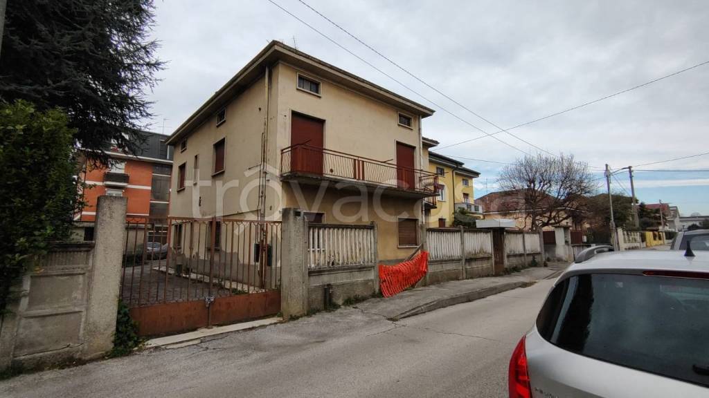 casa indipendente in vendita a Verano Brianza