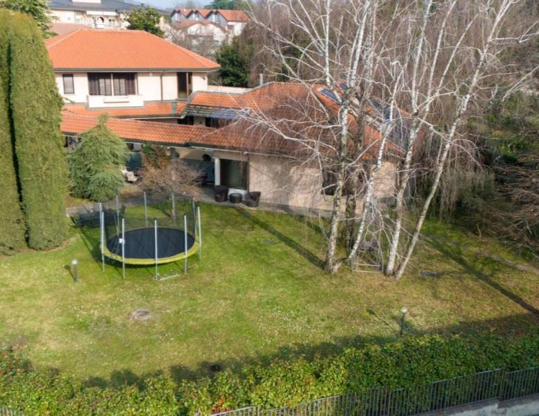 casa indipendente in vendita a Verano Brianza