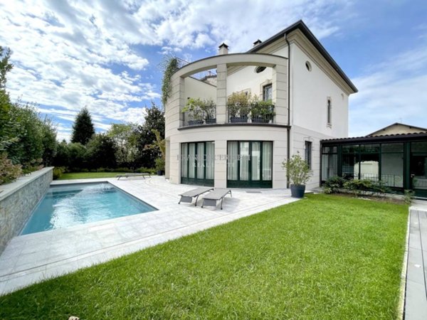 casa indipendente in vendita a Verano Brianza