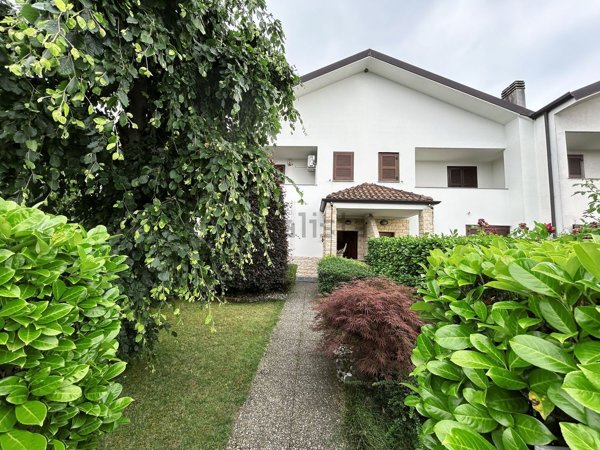 casa indipendente in vendita a Verano Brianza